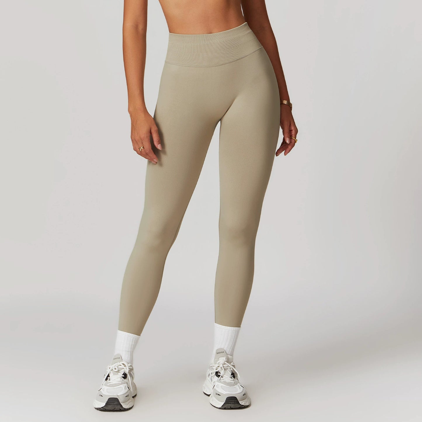Elevate gerippte Leggings | mit mittlerer Taille und konturierendem Schnitt