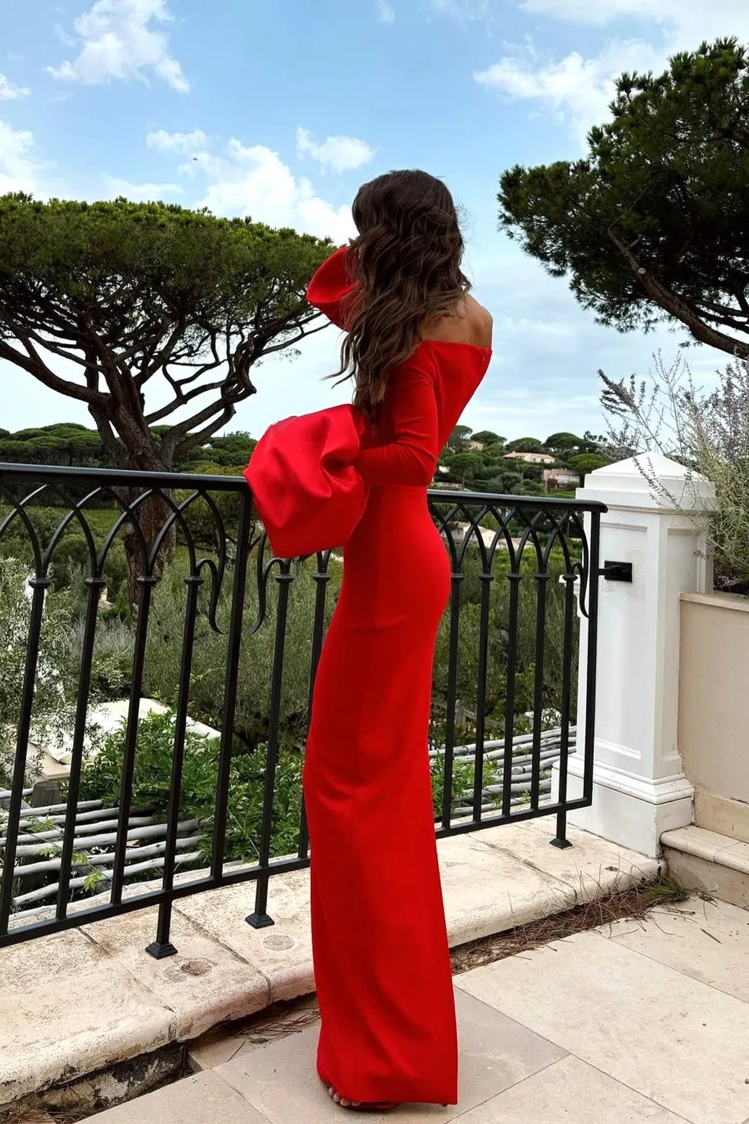 Floria Maxikleid mit schulterfreiem Ausschnitt und übergroßen Manschetten