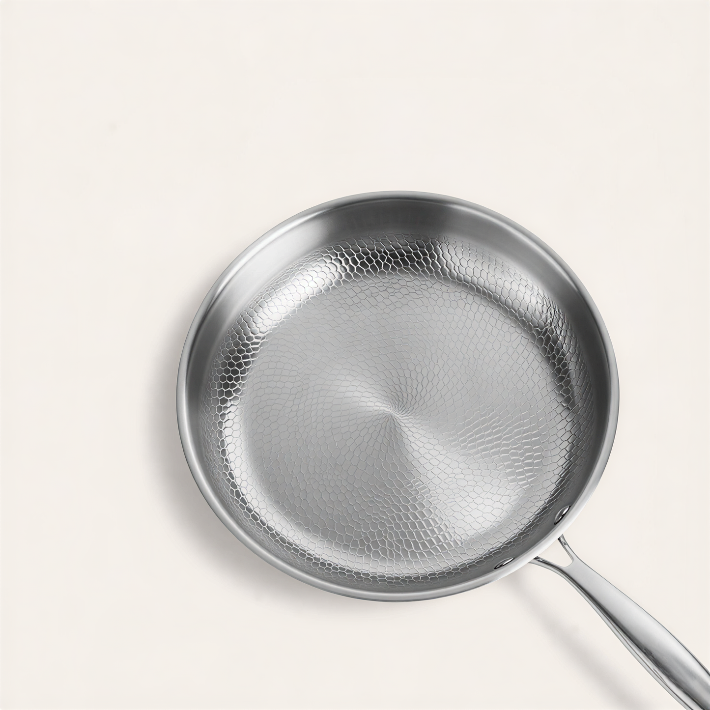 Titanium Hammered Pan Pro | Die einzige Antihaftpfanne, die Ihr Essen nicht vergiftet